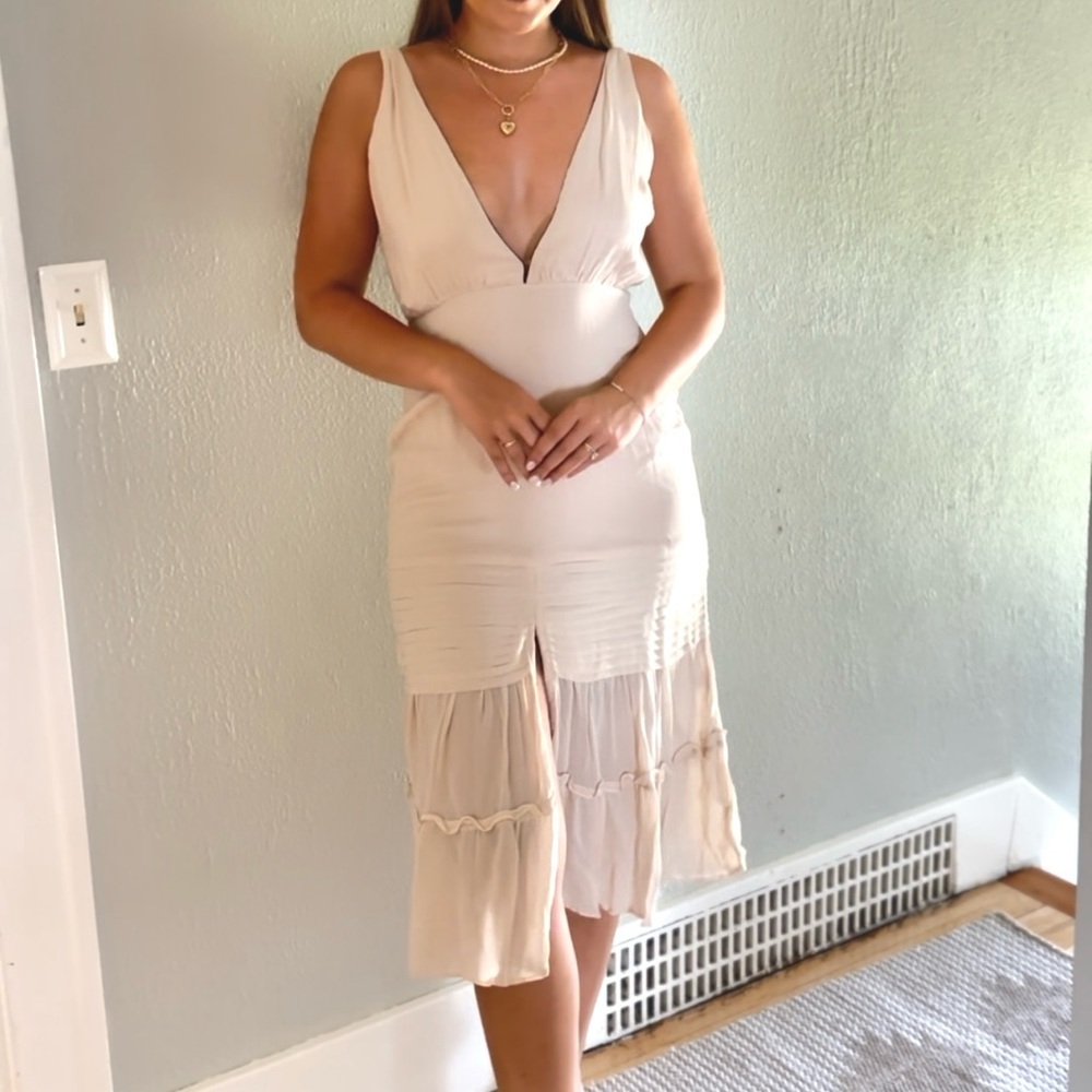 NWT Aura The Label Lauren Midi Dress